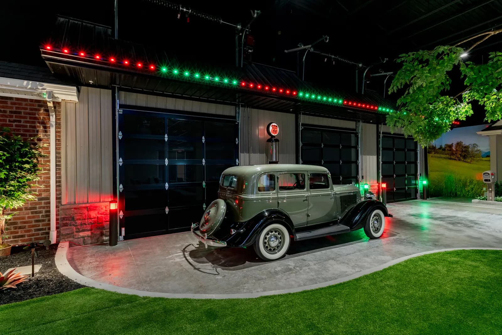 Garage Roofline — Holiday Pattern — Haven Lighting Showroom